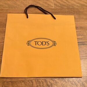 Cute Tod's Shopping Bag Mustard Yellow Shopping Bag from Tod’s in Vienna Austria